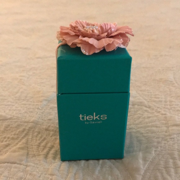 Tieks Other - Mini Tieks box with Flower